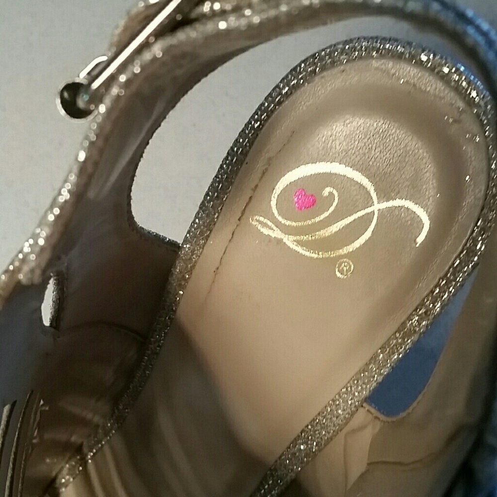 Shoes - Picture 6 of 6